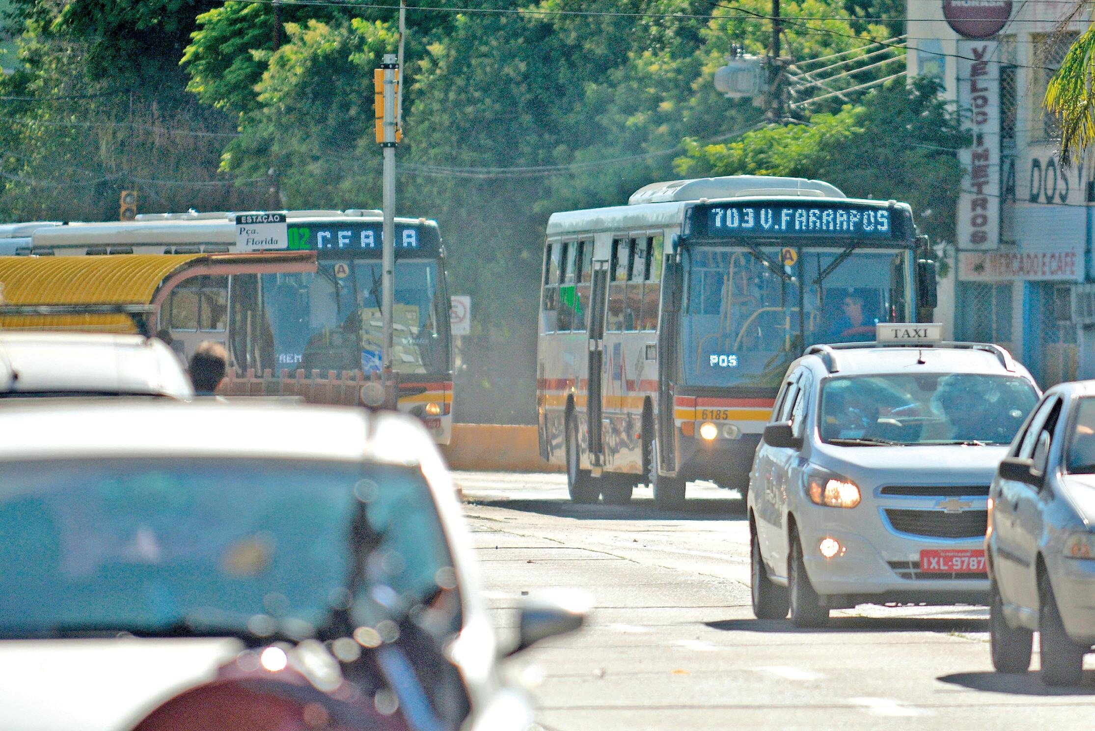 Avenida corta no m&iacute;nimo tr&ecirc;s bairros e vivencia diferentes realidades