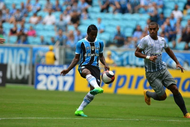 Bola&ntilde;os abriu o placar na Arena