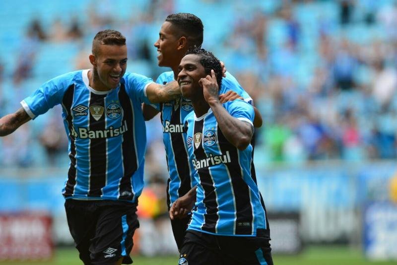 Bola&ntilde;os abriu o placar na Arena