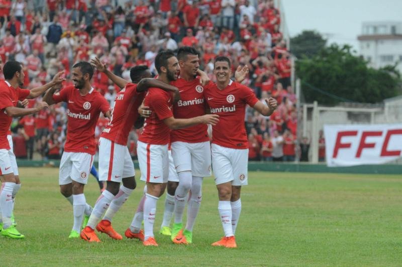 Cuesta abriu o placar para o Inter contra o Cruzeiro