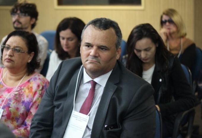 Secret&aacute;rio Lu&iacute;s Alcoba discorda de retirada da quest&atilde;o de g&ecirc;nero da base curricular nacional