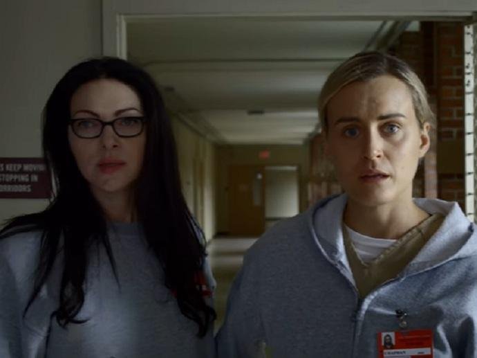 Alex e Piper encaram tumulto no pres&iacute;dio de Litchfield como oportunidade para fugir