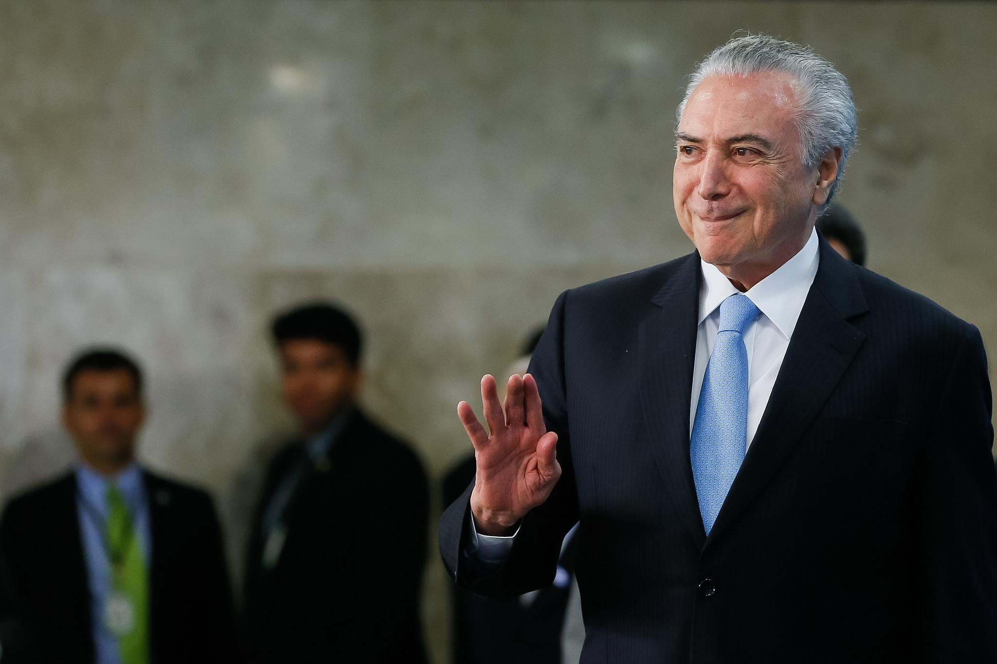 "N&atilde;o comentaremos as investiga&ccedil;&otilde;es em curso", limitou-se a responder Secom