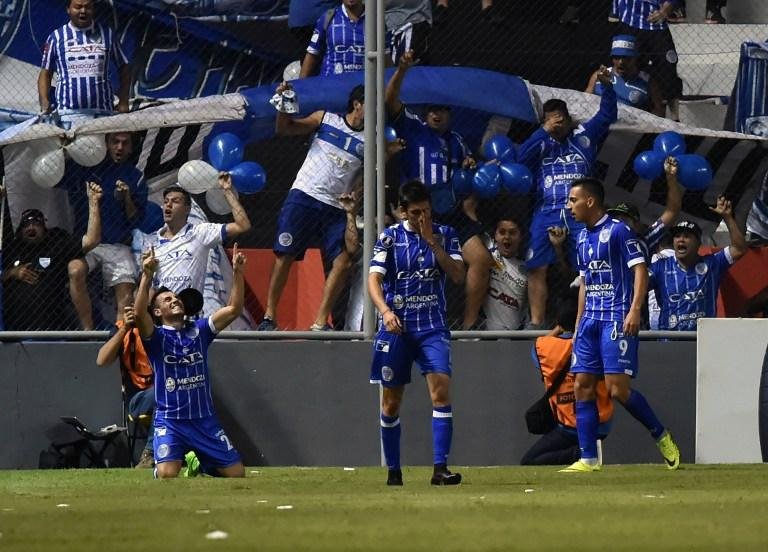 Godoy Cruz, de virada, derrota o Libertad fora de casa