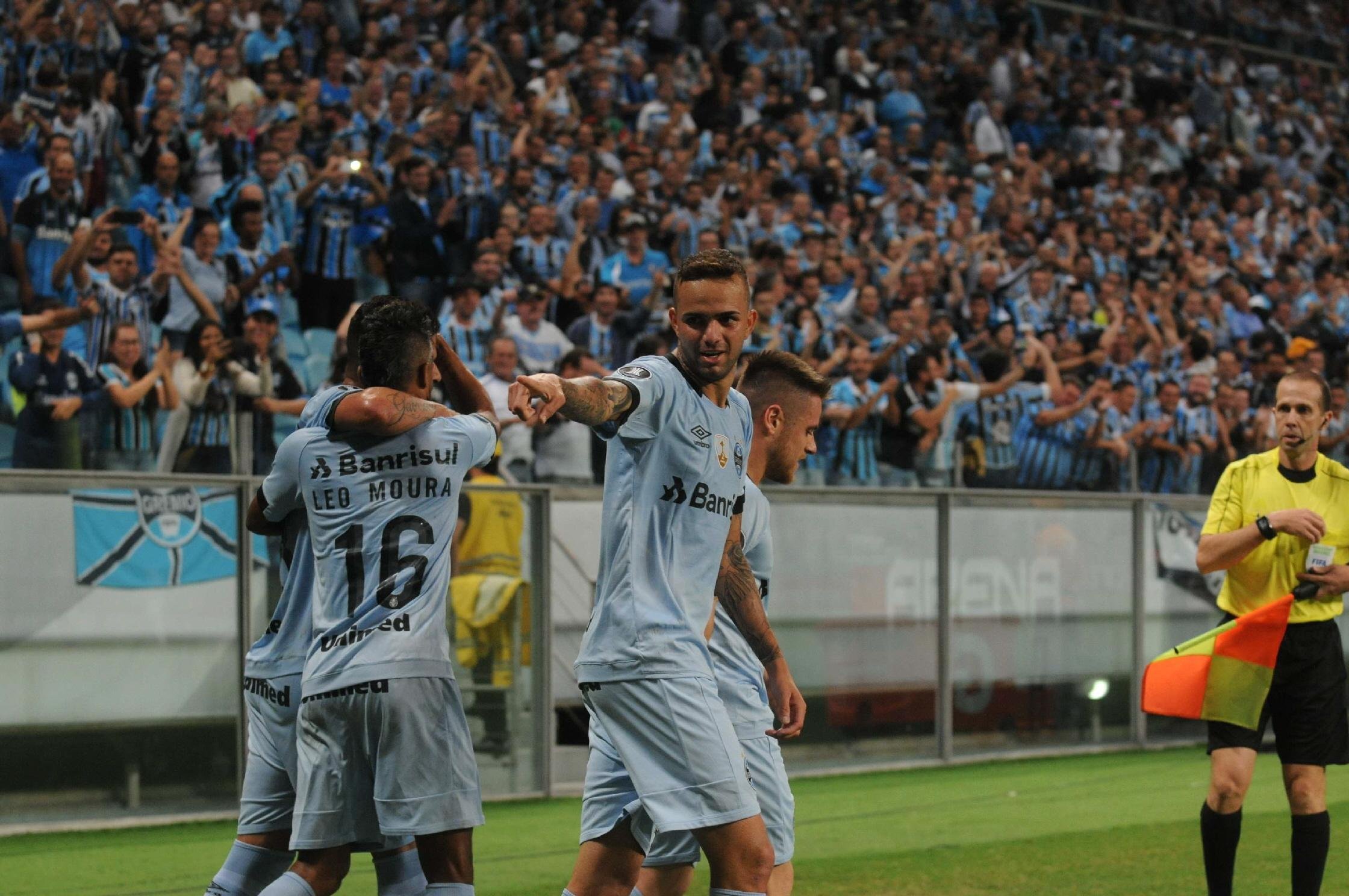 Luan teve grande jornada e fez dois gols