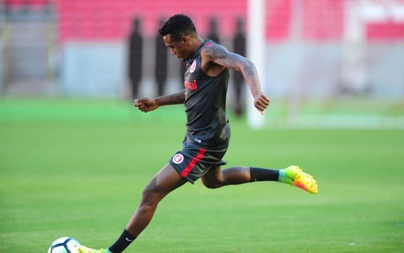 Em clima de rivalidade, Inter recebe Corinthians pela Copa do Brasil