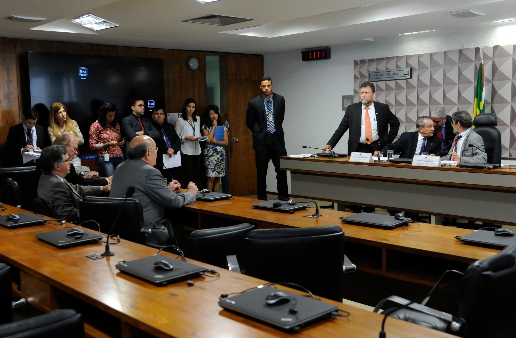 Um dia ap&oacute;s lista de Fachin, atividades no Congresso ficam esvaziadas