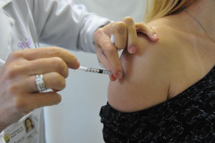 Campanha de vacina&ccedil;&atilde;o contra gripe deve atingir 54 milh&otilde;es de pessoas
