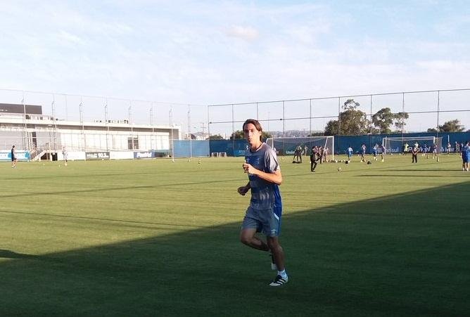 Geromel correu no gramado do CT Luiz Carvalho nesta quinta-feira