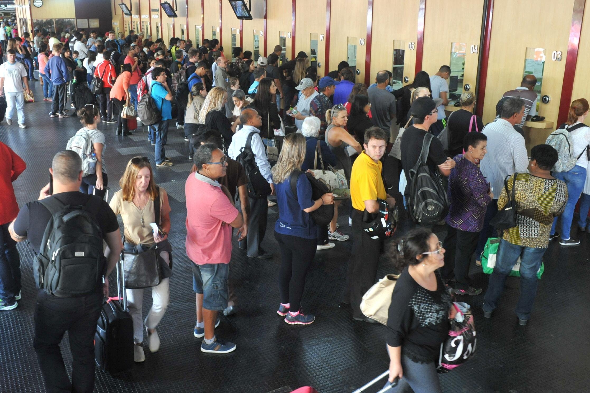 Previs&atilde;o era de 52 mil passageiros deixando a Capital de &ocirc;nibus e 150 mil ve&iacute;culos nas estradas