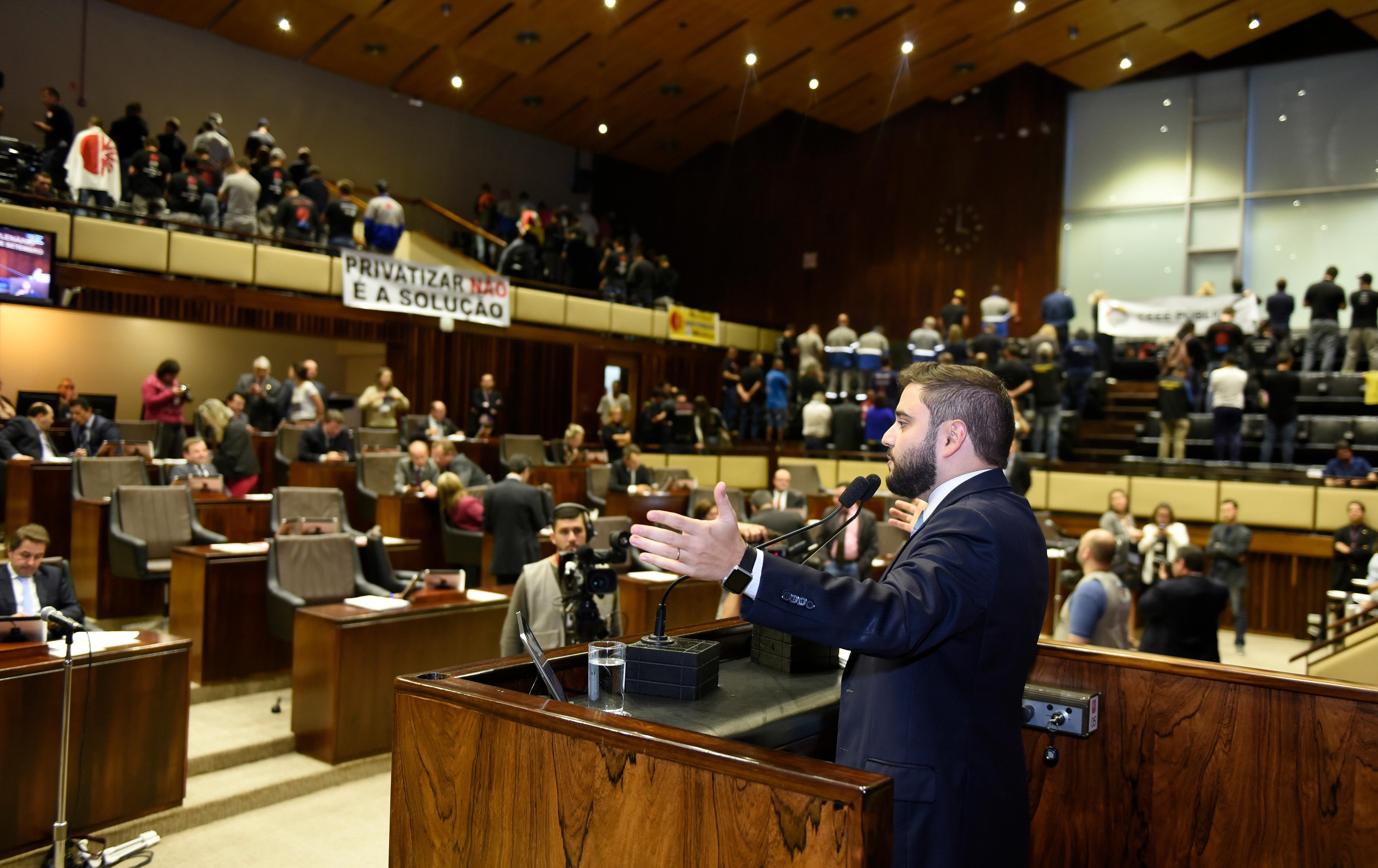 L&iacute;der do governo na Casa, deputado Gabriel Souza (PMDB), tem sugerido ordens de vota&ccedil;&atilde;o que deixam de fora da pauta os projetos pol&ecirc;micos