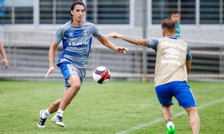 Geromel &eacute; relacionado e tem chances de atuar contra Novo Hamburgo 