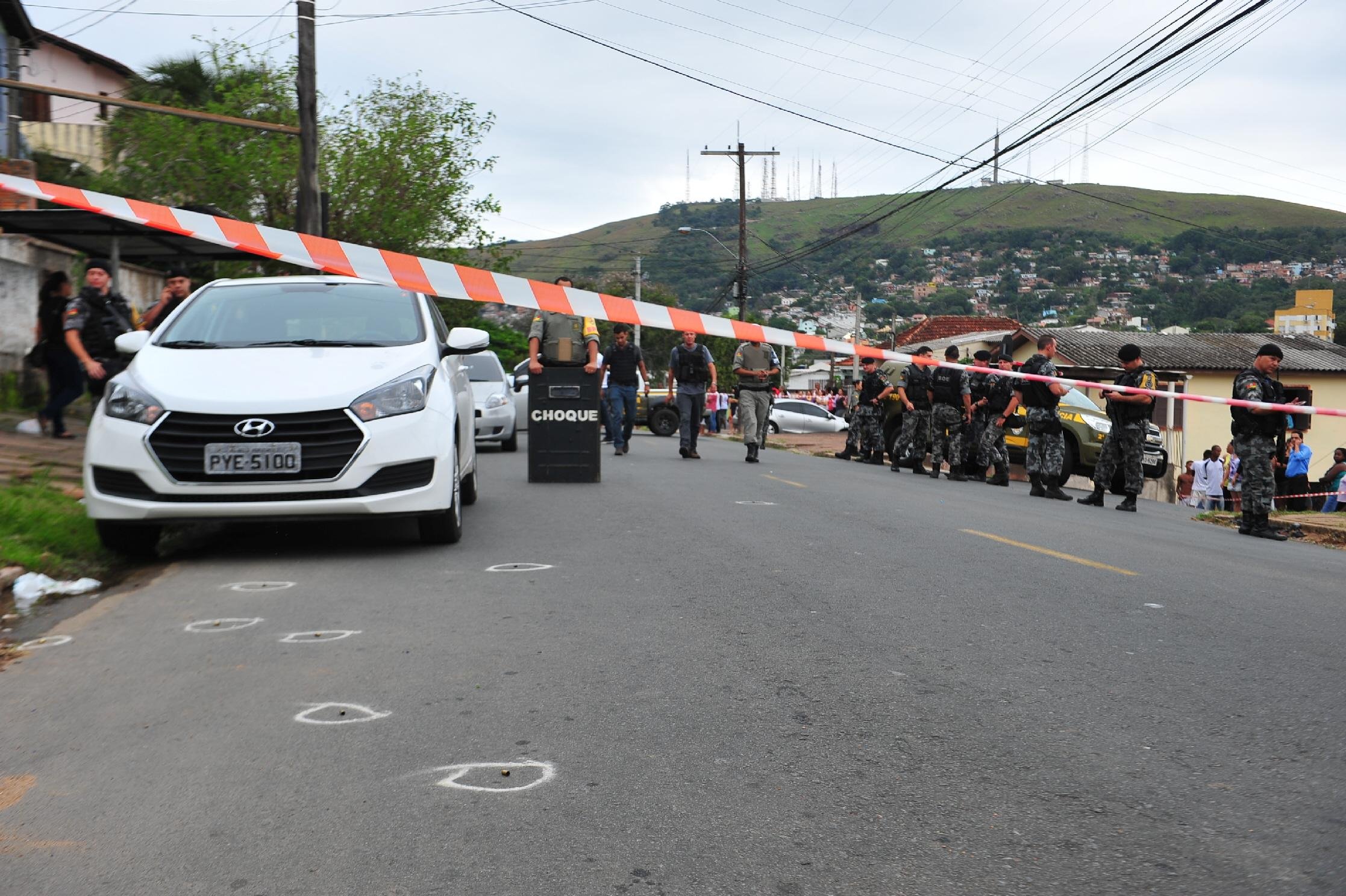 Ocorr&ecirc;ncia resultou na morte de um suposto traficante e deixou uma policial militar e outra mulher feridas