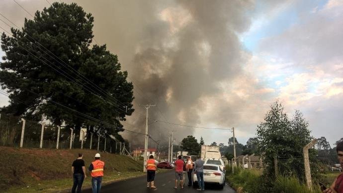 Bombeiros combatem chamas h&aacute; 20 horas em Nova Santa Rita