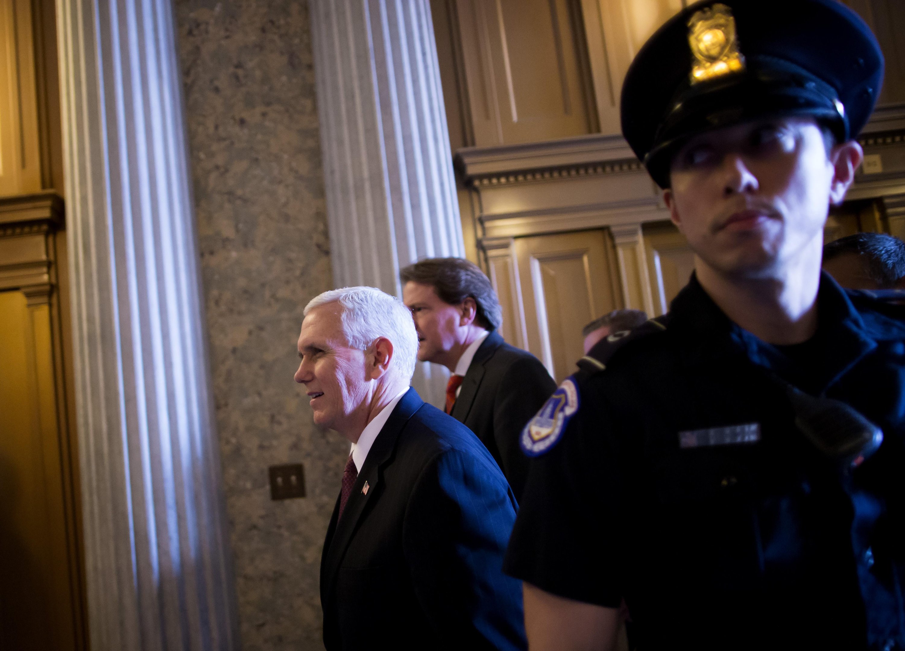 Mike Pence vai tratar de acirramento de &acirc;nimos com o regime de Kim Jong-Un
