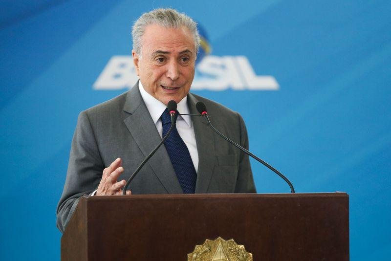 Ser citado em dela&ccedil;&atilde;o "&eacute; desagrad&aacute;vel para quem est&aacute; na vida p&uacute;blica", diz Temer