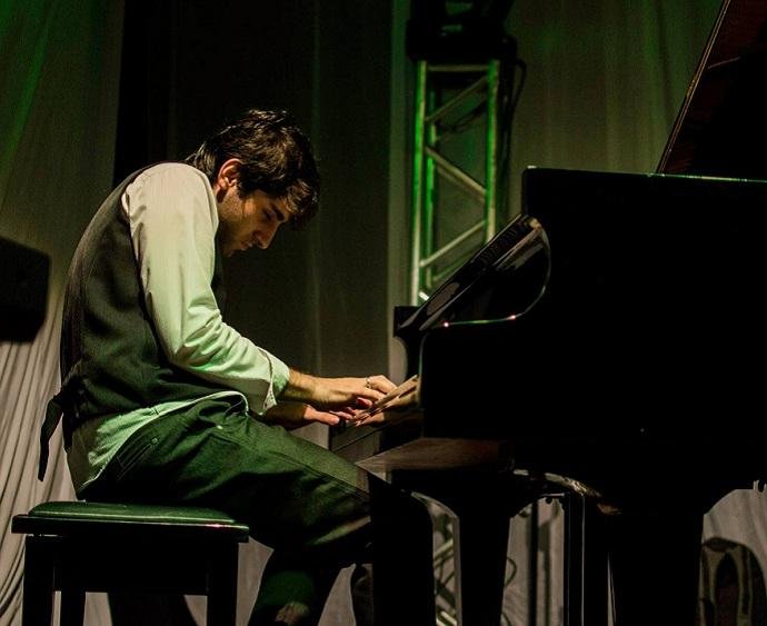 Cristian Sperandir se apresenta em Porto Alegre nesta ter&ccedil;a