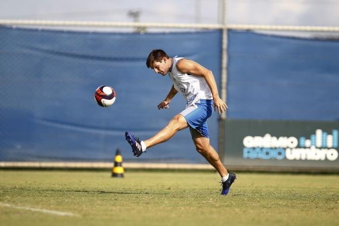 Desaten&ccedil;&atilde;o dentro de campo tem custado caro pro Gr&ecirc;mio, diz Kannemann 