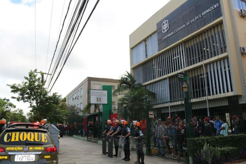 MST faz nova ocupa&ccedil;&atilde;o em Porto Alegre por negocia&ccedil;&atilde;o com governo ga&uacute;cho 