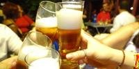 O consumo excessivo de bebidas alcoólicas por mulheres aumentou 4,3%