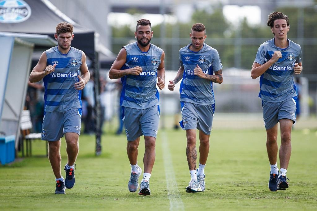 Jogadores titulares apenas correram ao redor dos gramados do CT, quando a atividade foi aberta