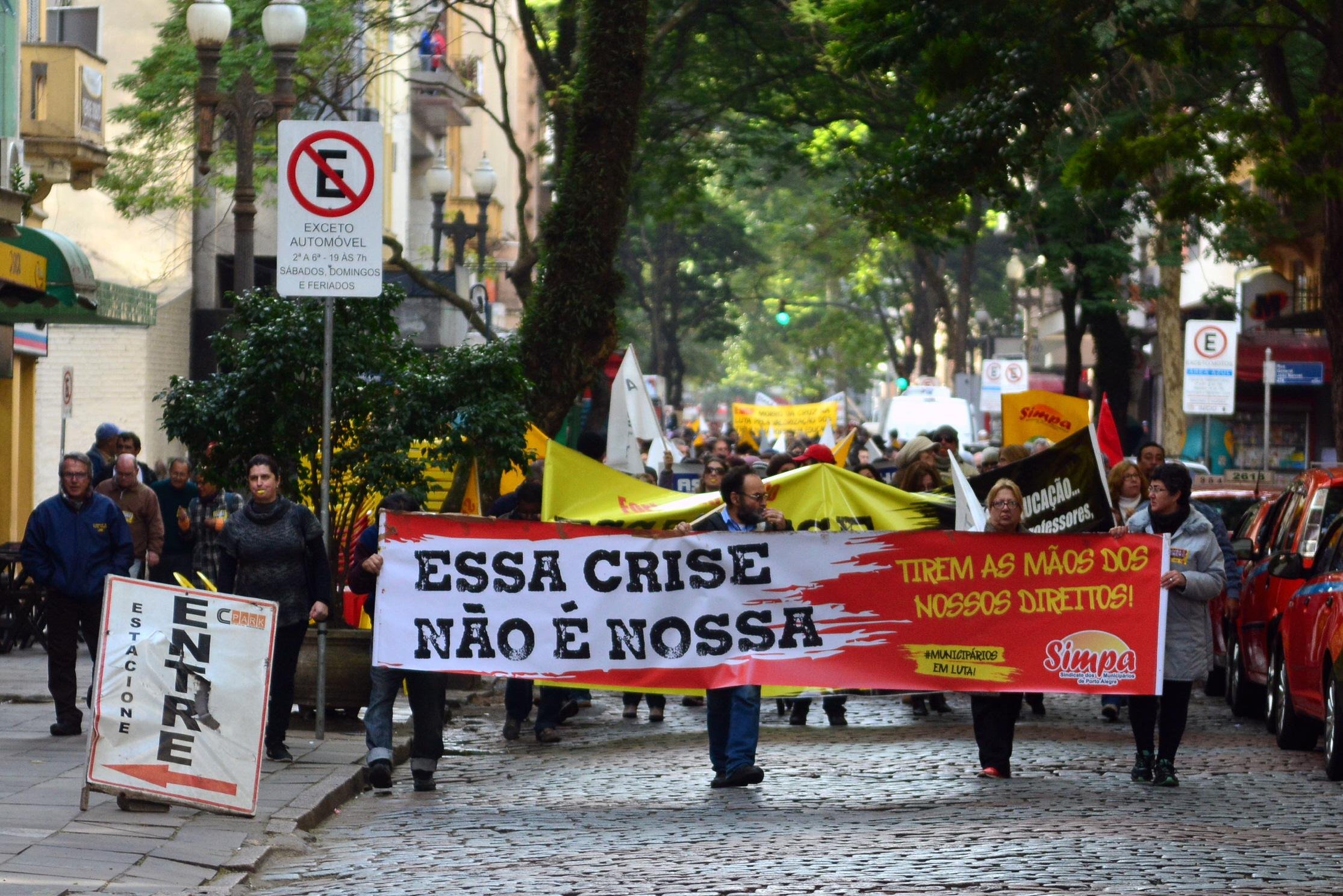 Municip&aacute;rios de Porto Alegre devem paralisar atividades nesta quarta-feira 