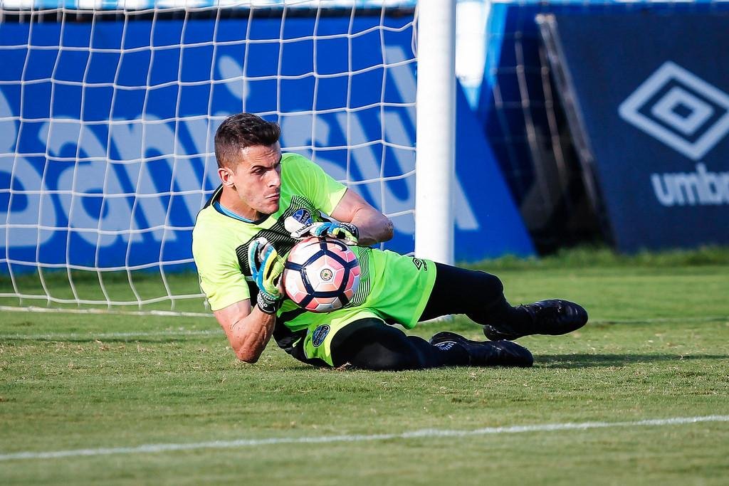 Renato confirma 27 jogadores para partida do Guarani