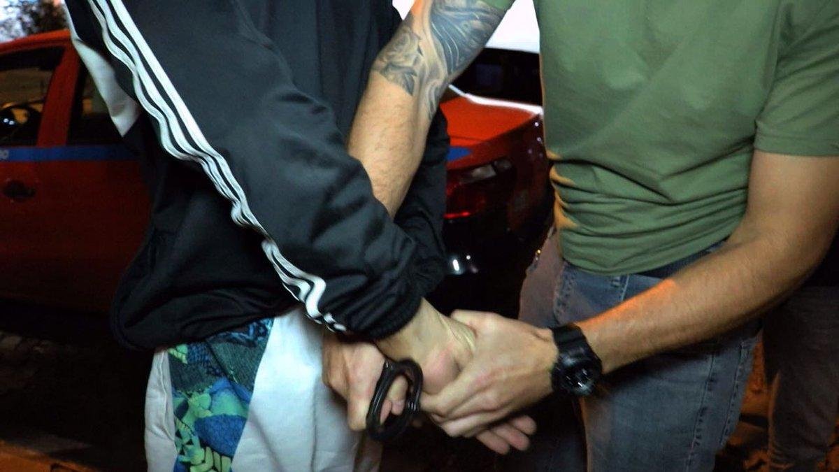 Taxista &eacute; preso em flagrante por tr&aacute;fico de drogas em Porto Alegre