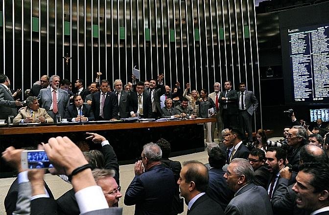L&iacute;deres da oposi&ccedil;&atilde;o inclusive amea&ccedil;aram ir ao Supremo Tribunal Federal (STF) contra a nova vota&ccedil;&atilde;o pela urg&ecirc;ncia