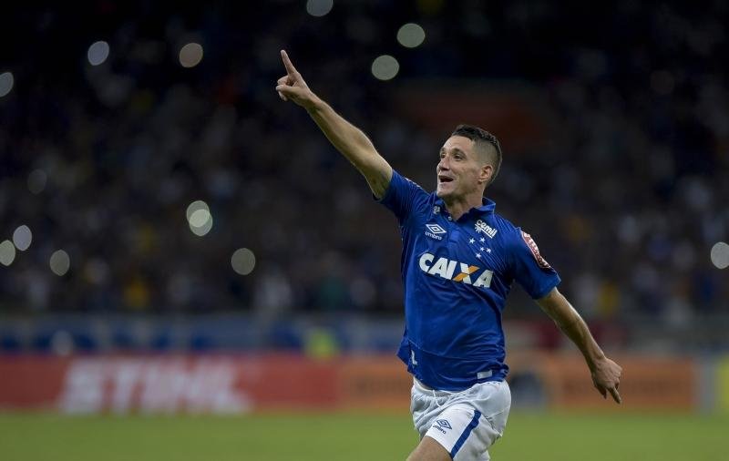 Cruzeiro avan&ccedil;a &agrave;s oitavas da Copa do Brasil