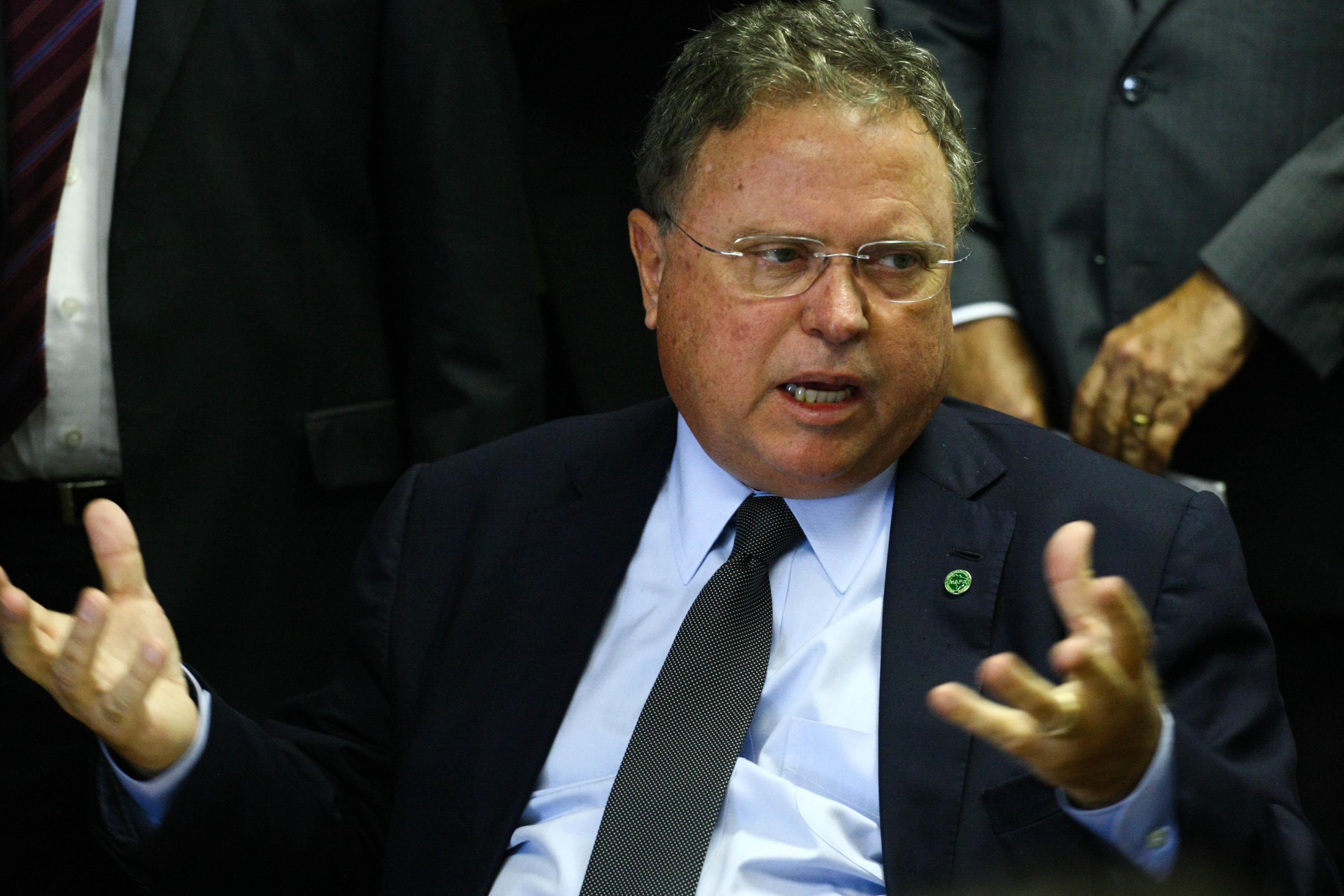 Ministro da Agricultura pede demiss&atilde;o e Temer n&atilde;o aceita, diz jornal 