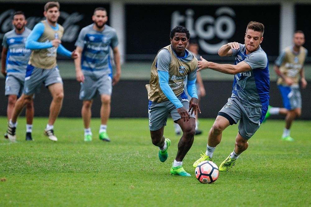 Miller Bola&ntilde;os pode ser preservado no jogo desta noite