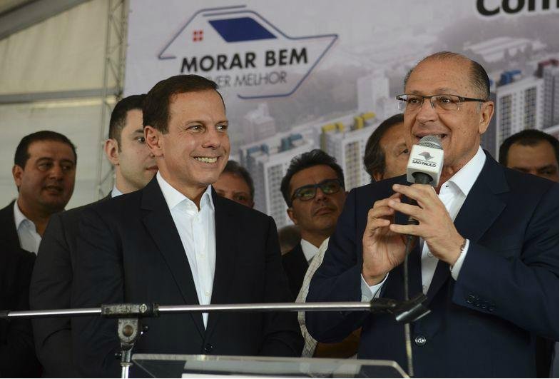 Segundo Chinaglia, Doria j&aacute; est&aacute; puxando o tapete do Alckmin 