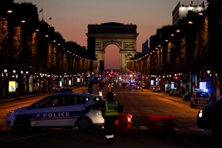 Tiroteio deixa morto e ferido na Champs-Elys&eacute;es em Paris