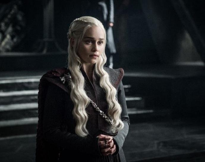 Imagens mostram Daenerys Targaryen vestida como Rainha da Pedra do Drag&atilde;o