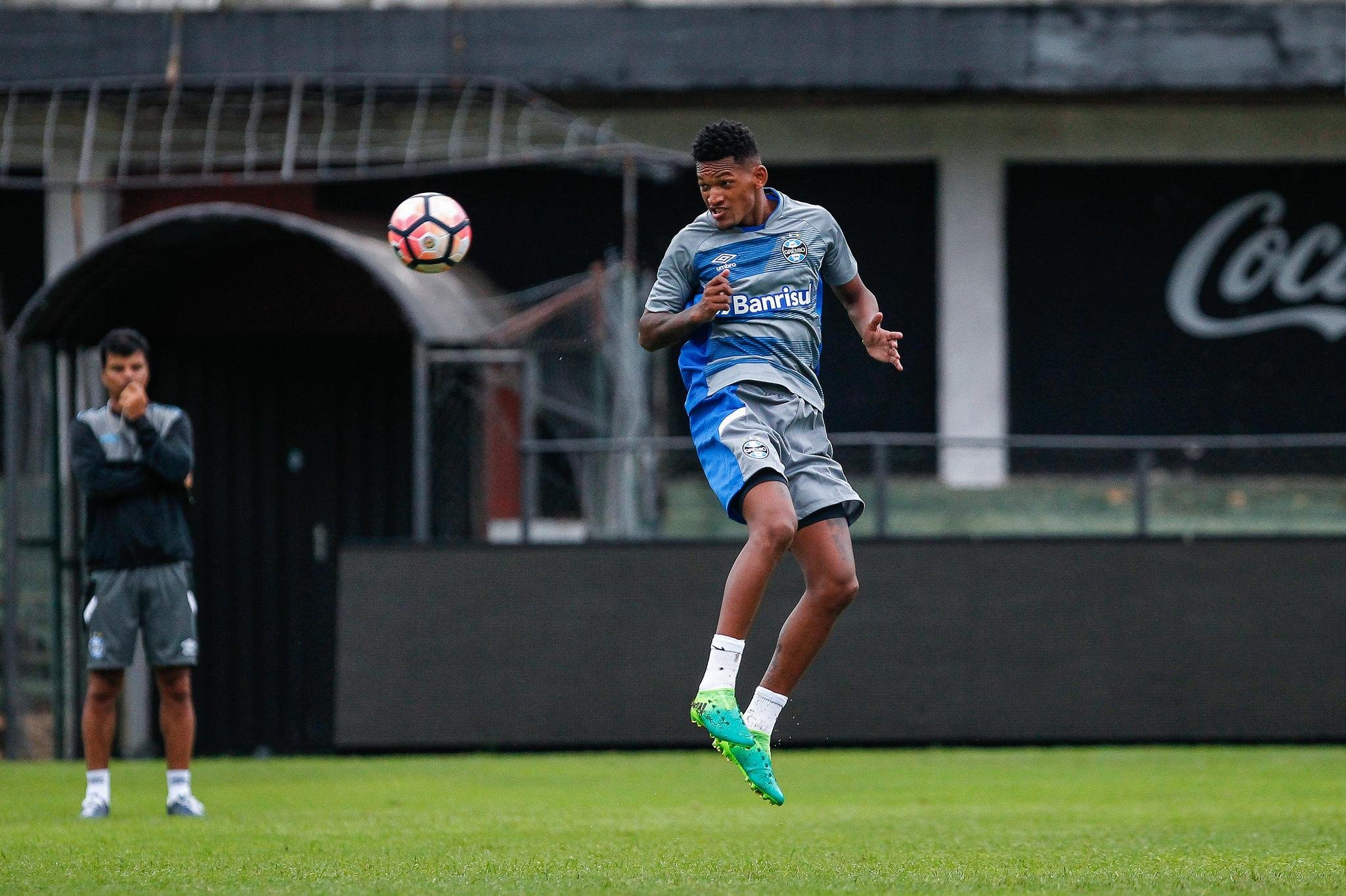 Ja&iacute;lson ser&aacute; titular no Paraguai