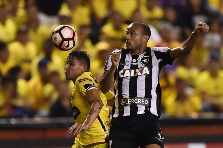 Equatorianos sa&iacute;ram na frente, mas Sass&aacute; converteu p&ecirc;nalti no fim para definir o 1 a 1