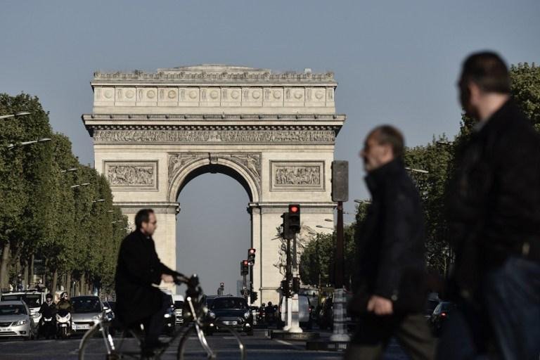 Vida volta a normalidade em Champs-&Eacute;lys&eacute;es