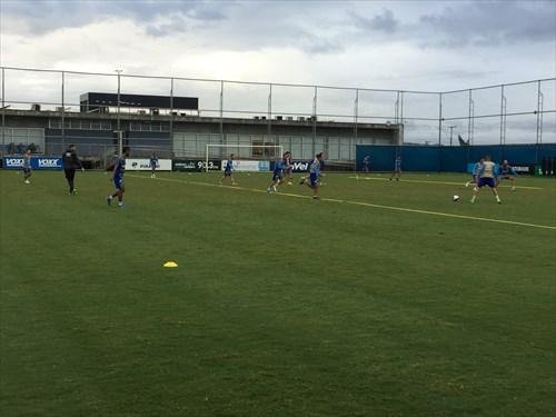 Treino foi sob chuva nesta sexta-feira no CT Luiz Carvalho