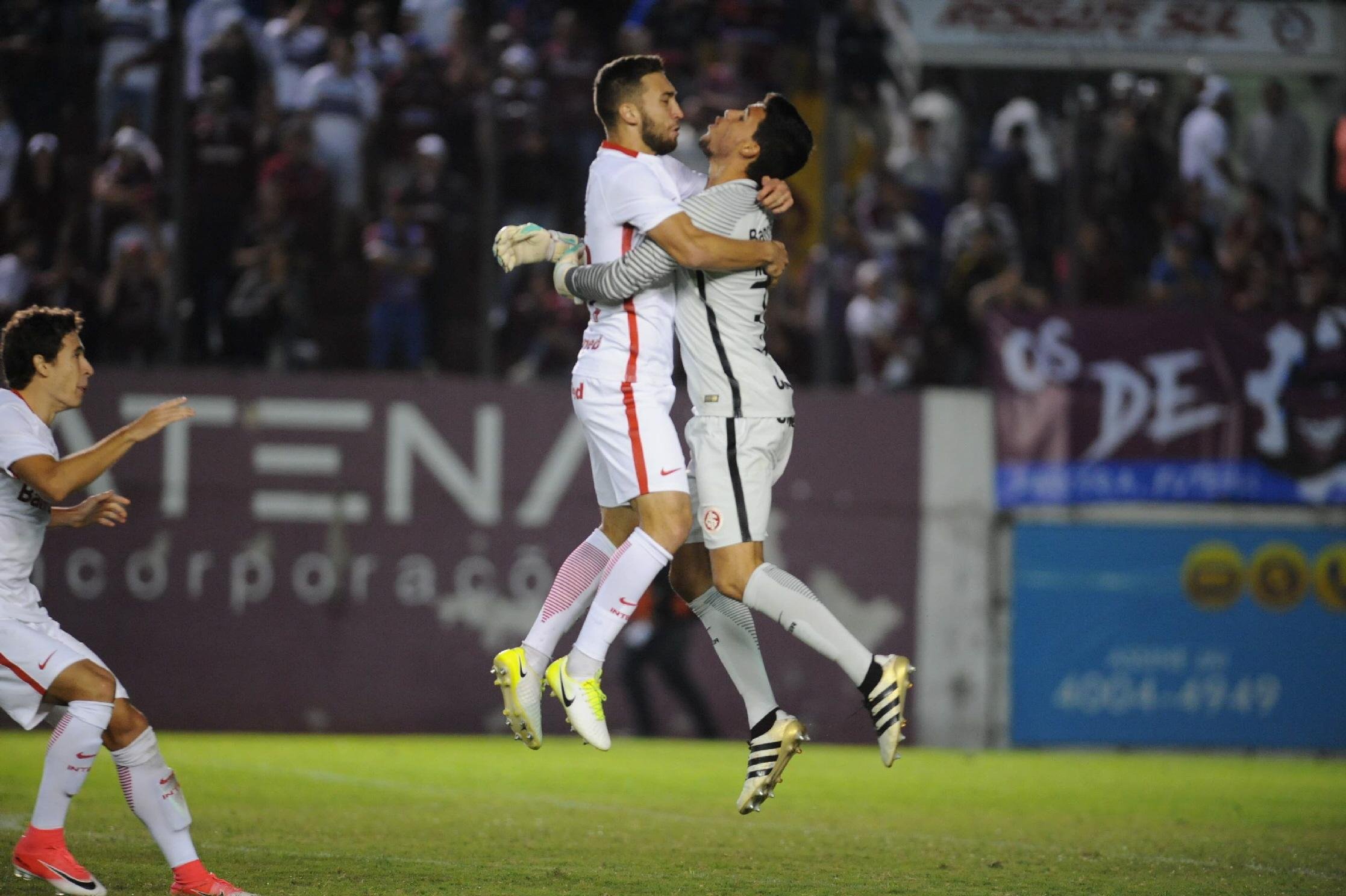 Inter vence o Caxias nos p&ecirc;naltis e est&aacute; na final do Gauch&atilde;o