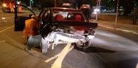 Criminoso em fuga bate em quatro carros e deixa um homem ferido em Porto Alegre