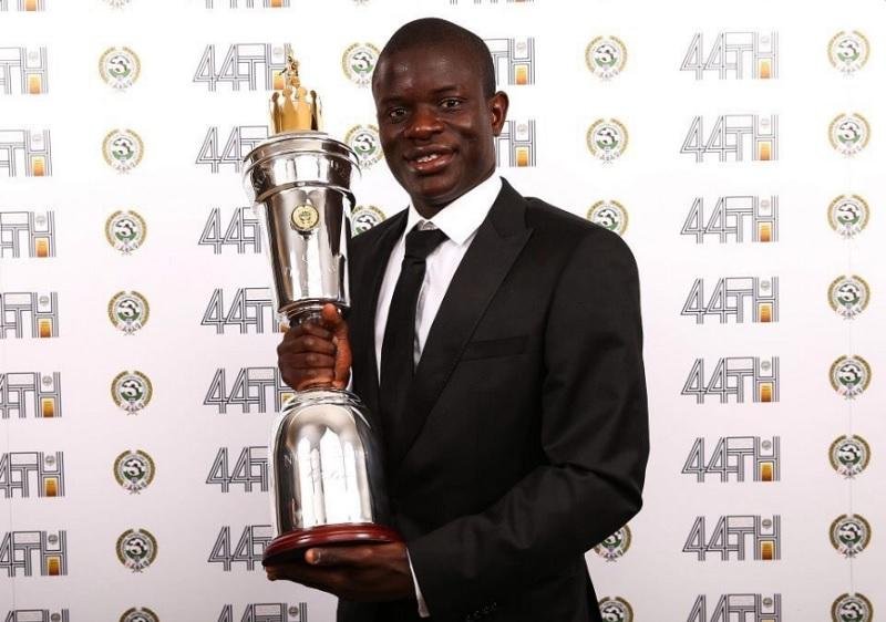 N&acute;Golo Kant&eacute; &eacute; eleito melhor jogador do Campeonato Ingl&ecirc;s