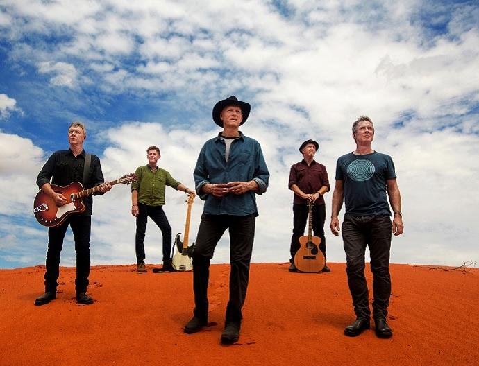 Banda volta a fazer shows, com um giro que passa pelo Brasil, Am&eacute;rica do Norte, Europa e Nova Zel&acirc;ndia