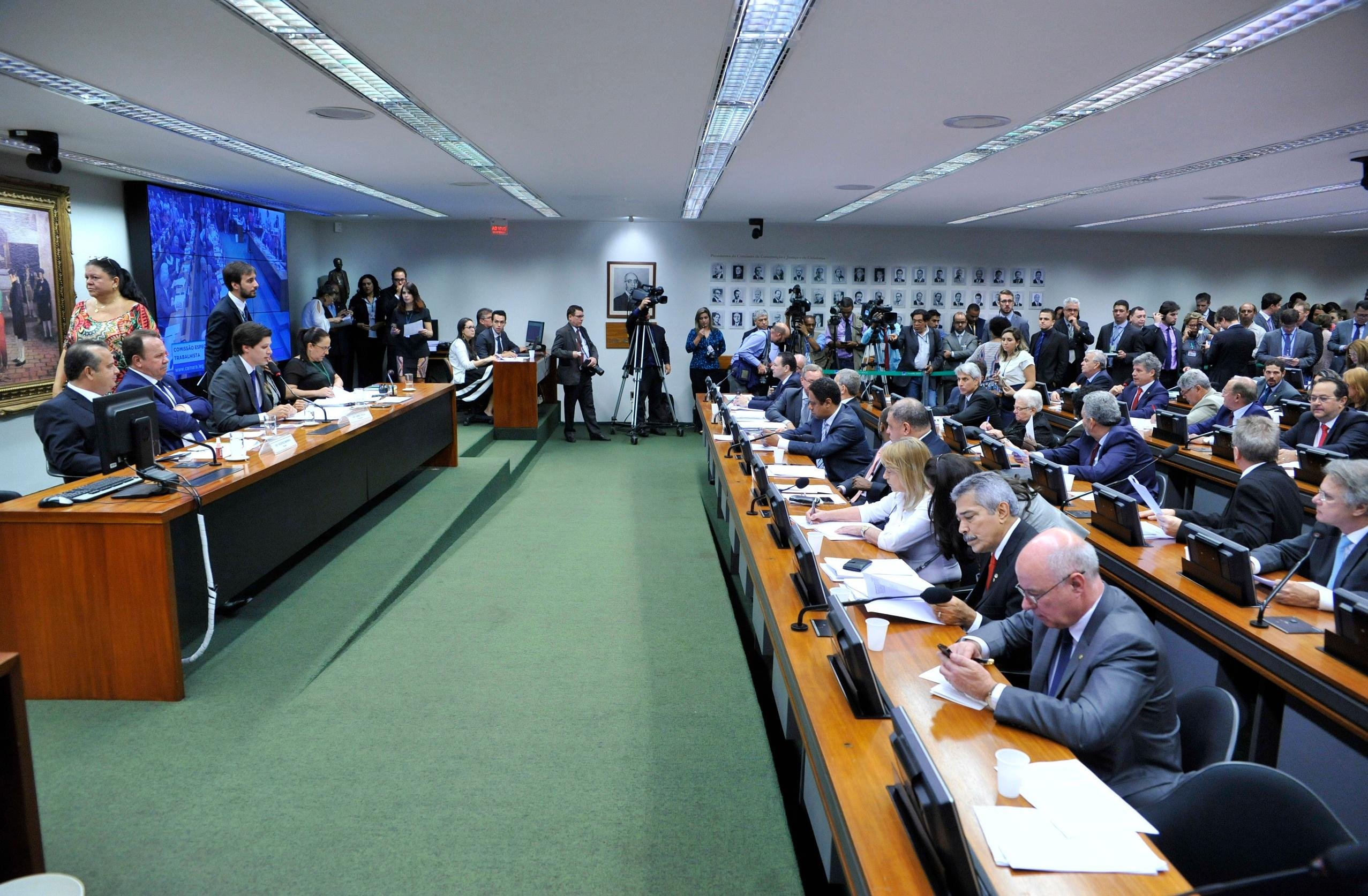 Reforma trabalhista avan&ccedil;ou na C&acirc;mara