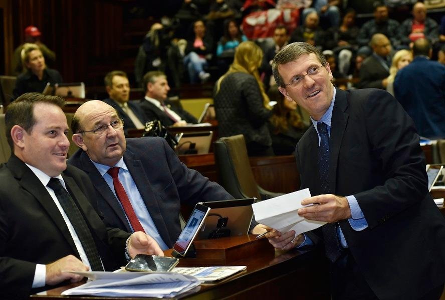 Deputados ga&uacute;chos aprovam reajuste de 6,48% do m&iacute;nimo regional