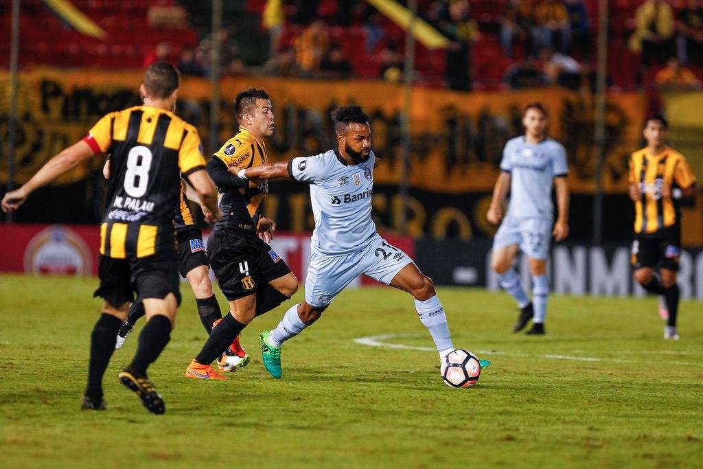 Gr&ecirc;mio recebe o Guaran&iacute; do Paraguai nesta quinta-feira