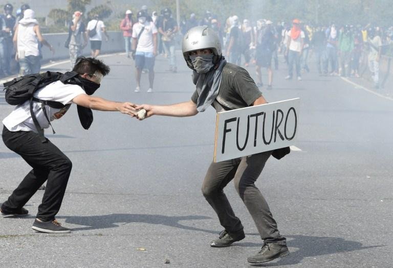 Protestos j&aacute; somam 26 mortos e centenas de feridos e detidos em todo o pa&iacute;s