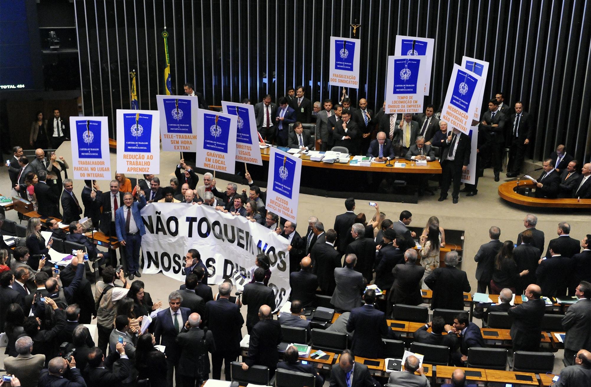 Ao vivo: Acompanhe sess&atilde;o que deve votar reforma trabalhista na C&acirc;mara dos Deputados