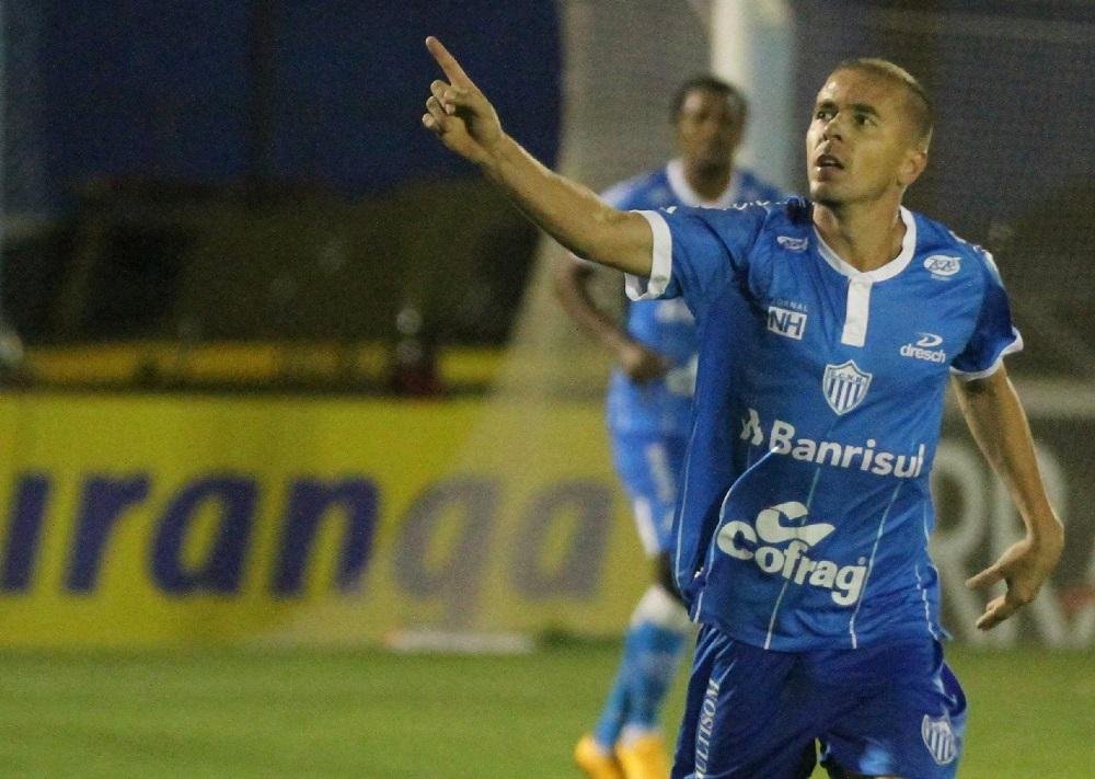 Depois de cumprir suspens&atilde;o autom&aacute;tica, volante Jardel volta ao Noia