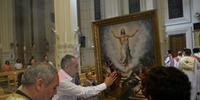 Devotos fizeram missa em igreja do Cairo na segunda-feira, antes da visita do Papa